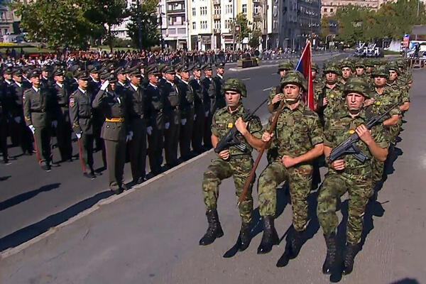 RADMILA NIJE OBIČNA ŽENA, ONA JE SPECIJALAC SA 3000 SKOKOVA: Ovolika PLATA OČEKUJE nove JUNAKE PADOBRANSKE BRIGADE