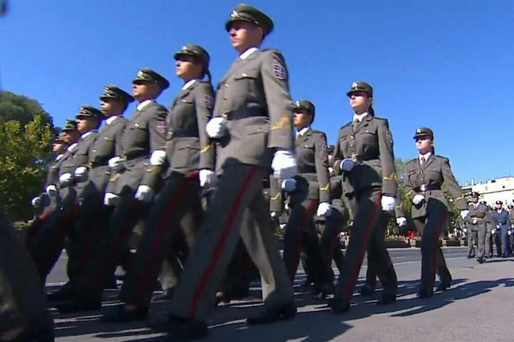 STIGLE PLAVE KOVERTE OVIM GRAĐANIMA: Evo ko sve mora da se javi VOJSCI, postoji izuzetak!