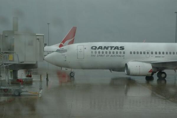 BOING 767 ZATRAŽIO HITNO SLETANJE!