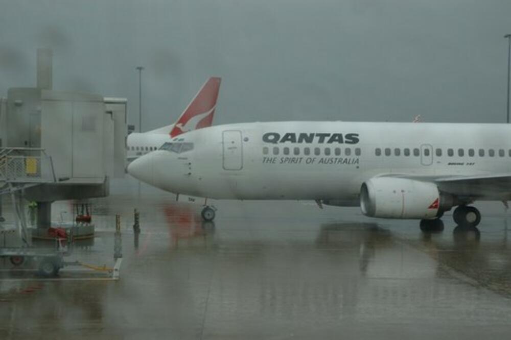 BOING 767 ZATRAŽIO HITNO SLETANJE!