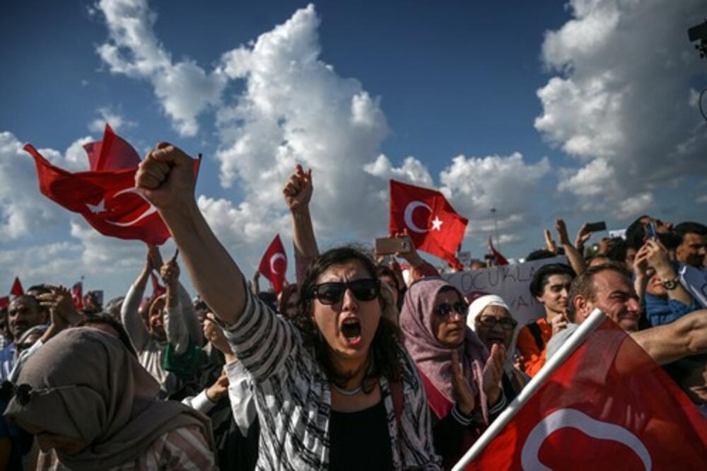 DEMONSTRACIJE U TURSKOJ I BUGARSKOJ: Protive se korona merama, dok istovremeno RASTE BROJ ZARAŽENIH (FOTO)