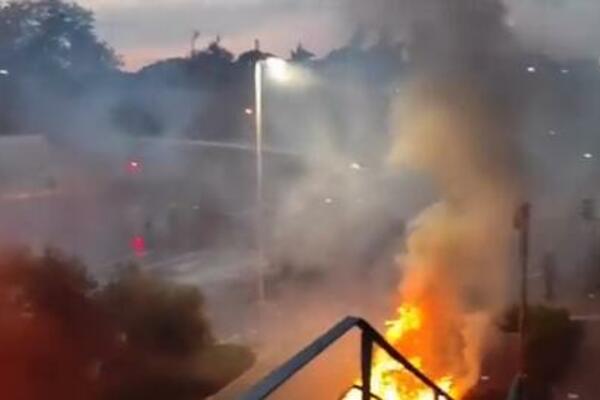 NEREDI U SOLUNU: Korišćeni vodeni topovi i suzavci, GORELO SVE, razlog MICOTAKISOVA KOVID POLITIKA (FOTO, VIDEO)