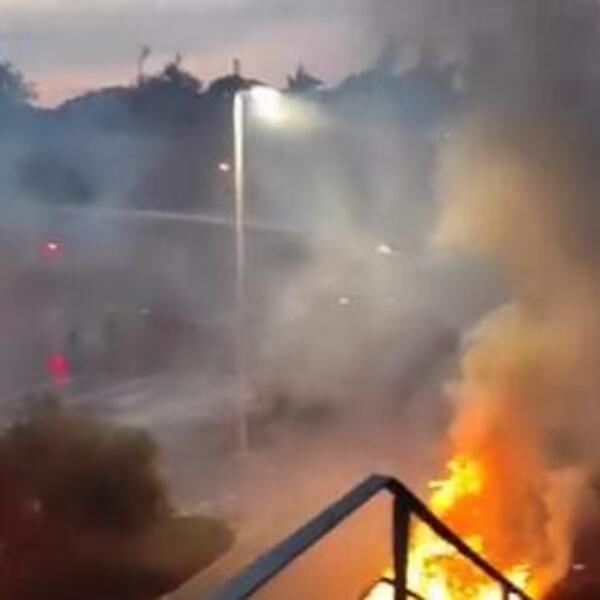 NEREDI U SOLUNU: Korišćeni vodeni topovi i suzavci, GORELO SVE, razlog MICOTAKISOVA KOVID POLITIKA (FOTO, VIDEO)