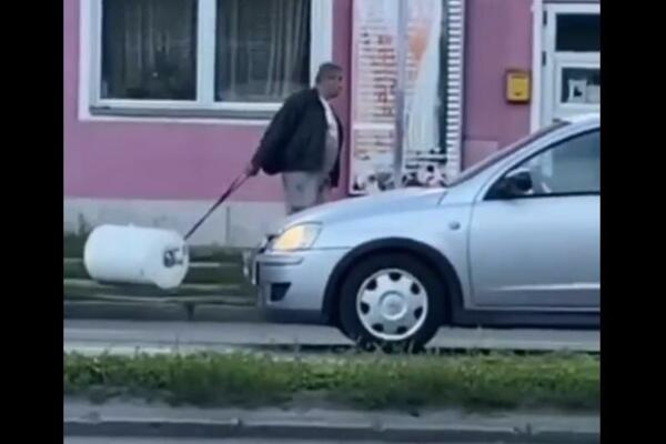 KAKAV KRALJ! IZAŠAO NAPOLJE DA PROŠETA BOJLER: Novosađani zatekli NEOBIČAN PRIZOR! (VIDEO)