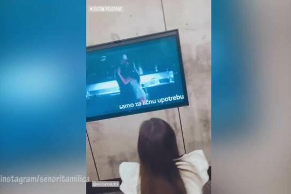 POSTIDELA SE PA RUKAMA PREKRILA LICE: Evo kako je Milica Pavlović odreagovala dok je gledala svoje INTIMNE SCENE!