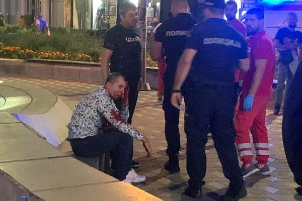 KRVAVI OBRAČUN U BEOGRADU, JEZIVI PRIZORI: Jake policijske snage BLOKIRALE CENTAR! (FOTO)