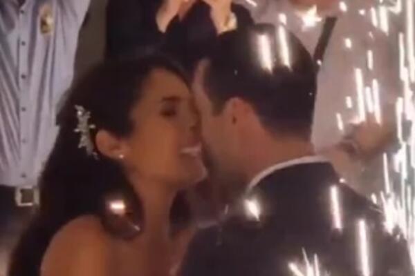 NA SVADBI MILICE MANDIĆ SE ORI SINAN SAKIĆ! Dve poznate face su tu I NE KRIJU ODUŠEVLJENJE! (FOTO)