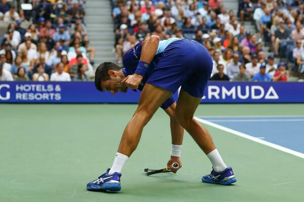 NOVAKU JE JOŠ SAMO TO TREBALO: Posle teškog poraza od Medvedeva, čelnici turnira KAZNILI Đokovića!