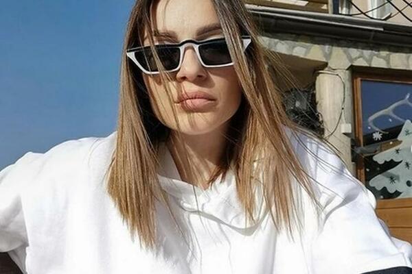 PREŠLA PREKO TRNJA DA BI DOŠLA DO ESTRADNOG NEBA! PEVAČICINA ŽIVOTNA PRIČA NIJE LAKA: "Jeli su me sa SVIH STRANA!"