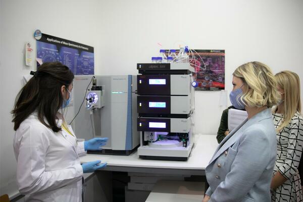 SRPSKI NAUČNICI RAZVIJAJU BRŽE ANTIGENSKE TESTOVE I LEK PROTIV KOVIDA: Sjajni projekti su u toku (FOTO)