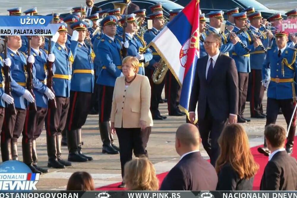 VUČIĆ NE DAJE LAŽNA OBEĆANJA: Merkelova biranim rečima o predsedniku Srbije