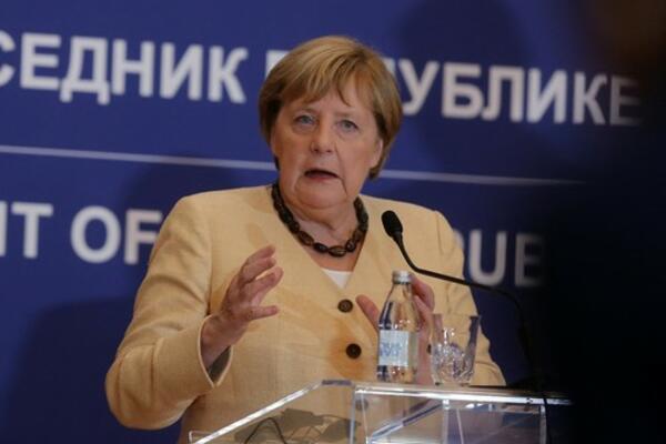 "NEOPHODNO JE NASTAVITI RAD SA MOSKVOM": Angela Merkel se ponovo OGLASILA, ovo je rekla o Putinu!