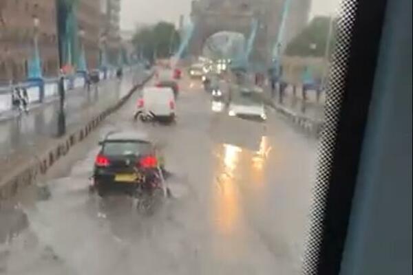 OBILNE KIŠE NAPRAVILE TOTALNI HAOS U SAOBRAĆAJU: Poplavljen čuveni most! (VIDEO)