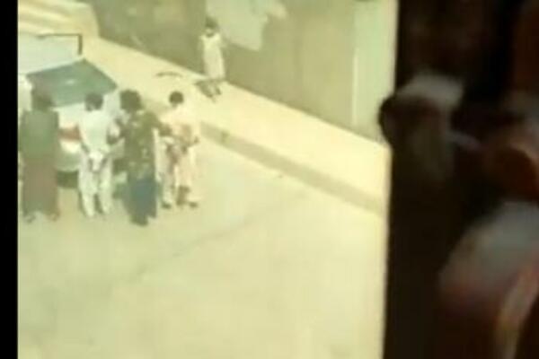 STRAVIČNI SNIMCI IZ AVGANISTANA: Talibani gepekuju muškarce, nije poznato gde su odvedeni! (VIDEO)