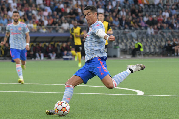 RONALDO U CENTRU PAŽNJE: Loptom nokautirao devojku, a na terenu izjednačio rekord Kasiljasa (FOTO)