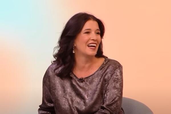 NELA MIHAILOVIĆ TOTALNO PROMENILA LIČNI OPIS: Glumica ne LIČI NA SEBE, svi GLEDAJU u 1 DETALJ (FOTO)