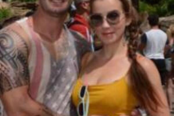 TRADICIONALNA SUPRUGA RAZBESNELA SVE ŽENE SVETA 1 IZJAVOM: "Da radite što i ja, ne bi se toliko razvodile" (FOTO)