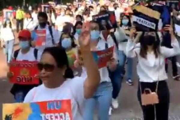 LONDON U BLOKADI: Protest na ulicama glavnog grada, brojne raskrsnice blokirane! (FOTO/VIDEO)