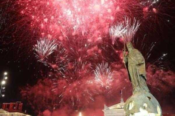 VUČIĆ PODELIO PRELEPU FOTOGRAFIJU SA CEREMONIJE: Okačio je PRELEP vatromet (FOTO)