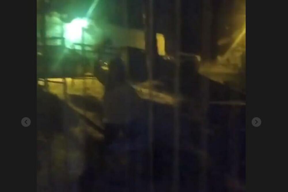 DETE SPAVA U SOBI U 1 POSLE PONOĆI, A BAHATA ŽENA BACA CIGLE NA ZID KUĆE: Neverovatna scena u BG! (VIDEO)