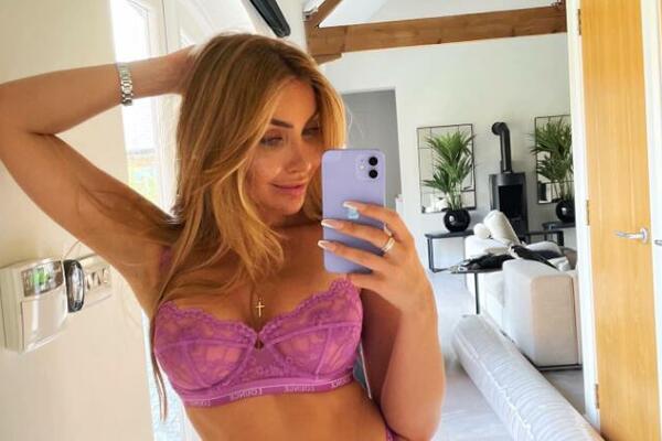 MOJ DEČKO ĆE DOBITI TROJKU ZA BOŽIĆ, O TOME DUGO MAŠTA: Našla savršenu kandidatkinju, a kakva je tek ONA BOMBA FOTO