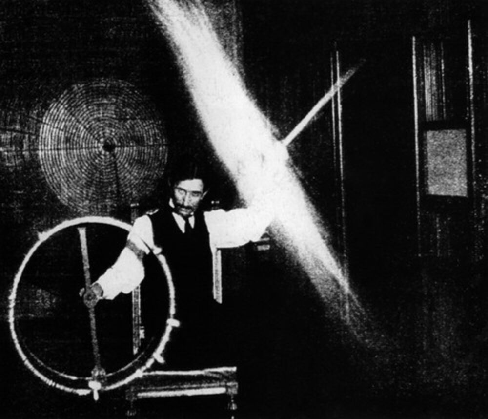 Nikola Tesla u svojoj laboratoriji