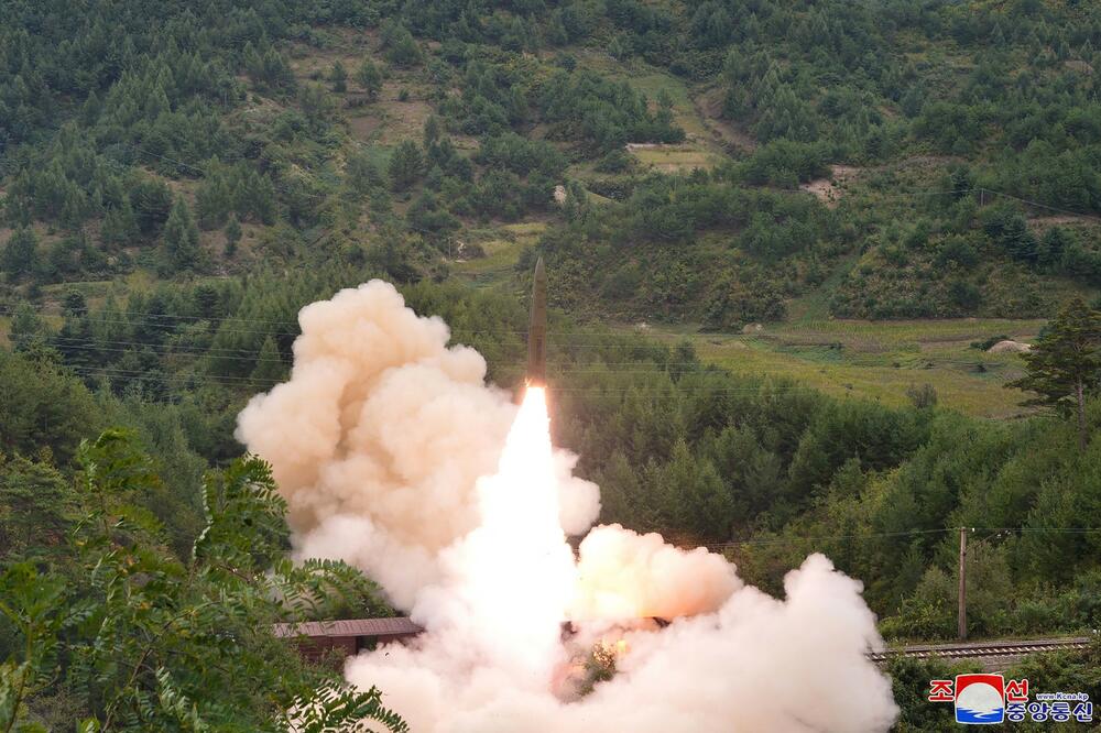 LUDILO! Severna Koreja lansirala neidentifikovani projektil