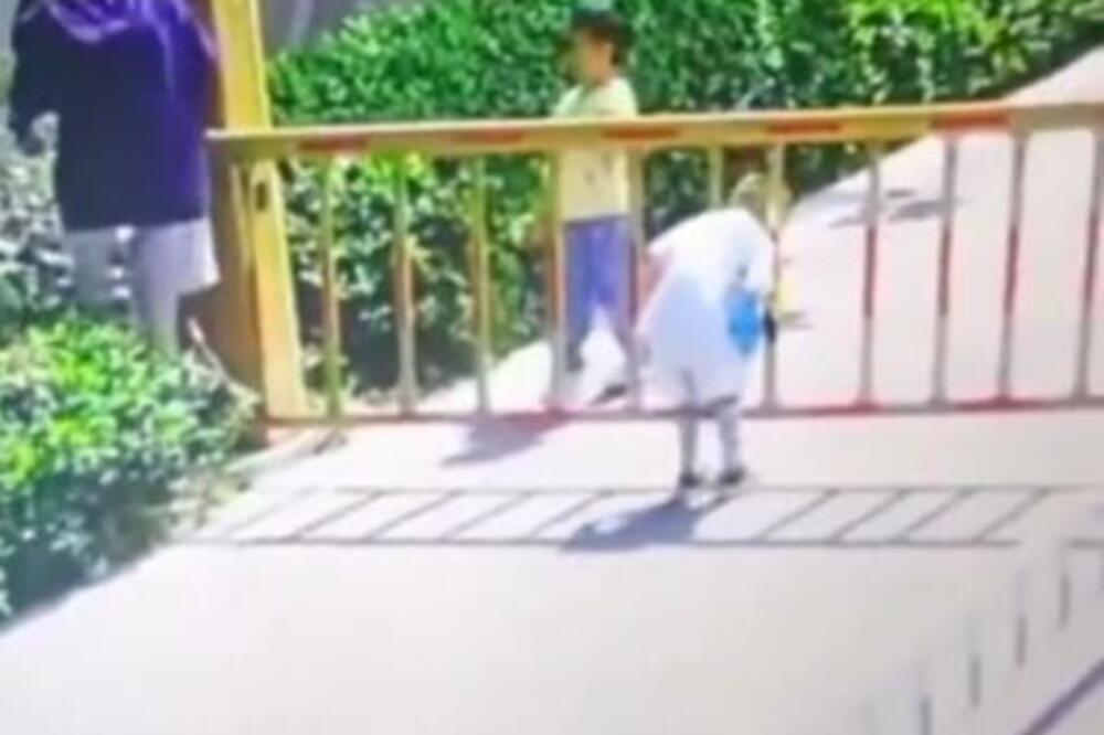 "MAJKA GODINE"! STRAVIČAN SNIMAK ZAPALIO MREŽE: Dečak jedva izvukao živu GLAVU, HOROR (VIDEO)