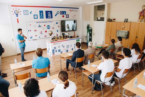 Sedma beogradska gimnazija dobila savremeno opremljene kabinete iz fizike i biologije