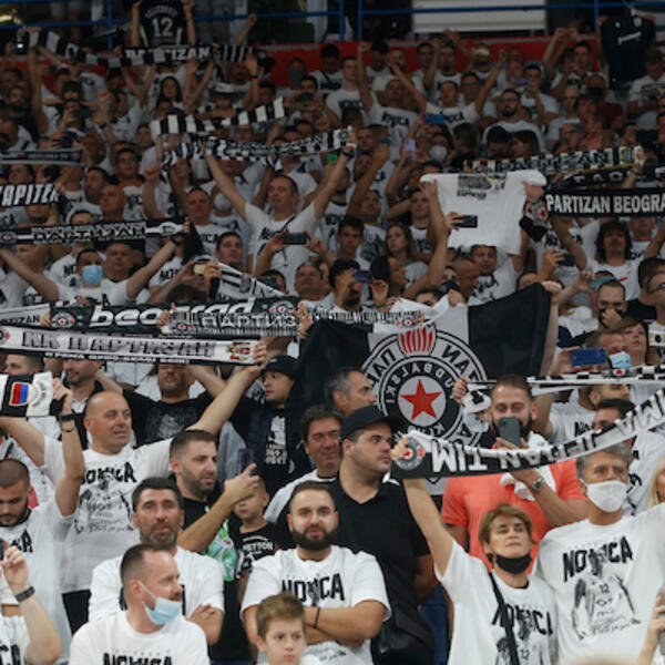 INCIDENT U ARENI: Navijači Partizana se potukli na prijateljskoj utakmici (VIDEO)