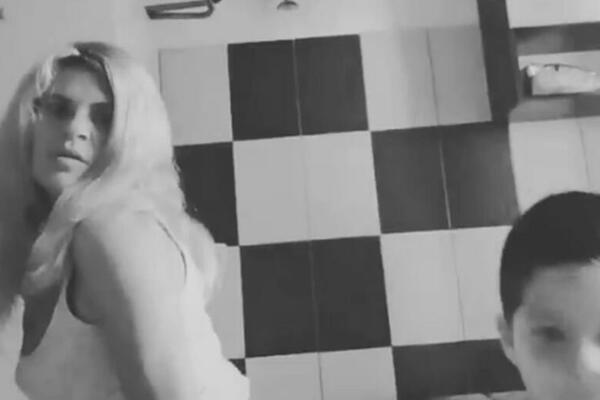 ANDREA SE SNIMALA NA FEJSBUKU U TRENUTKU KAD SU JOJ DECA POGINULA?! Jezivi prizori obišli internet (VIDEO)