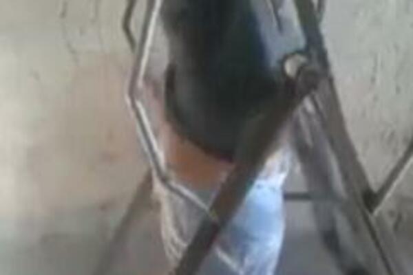 UF, OVO JE BOLELO: Svet mu se smeje zbog OVOG IZUMA, pokajao se za SVA VREMENA (VIDEO)