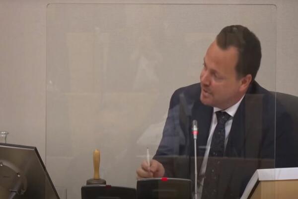 SKANDAL U PARLAMENTU: Poslanik nazvao predsednika lekarske komore LAŽOVOM, ni on mu nije ostao DUŽAN! (VIDEO)