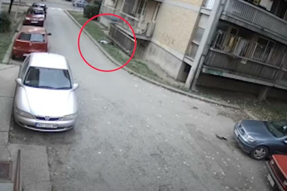 TRAGEDIJA U OBRENOVCU: Muškarac izvršio SAMOUBISTVO skokom sa ČETVRTOG sprata zgrade!