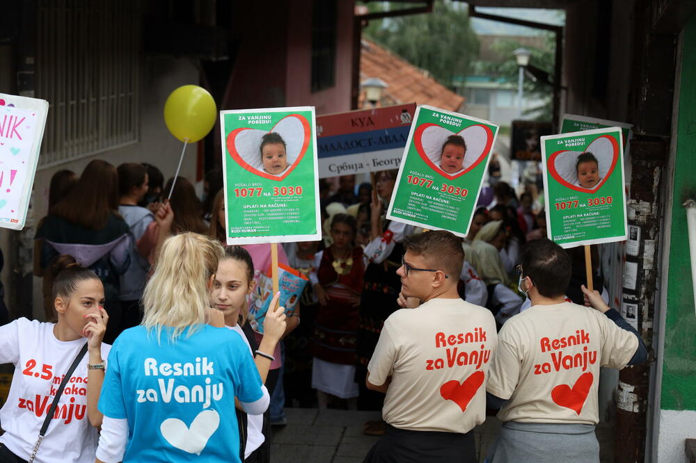 ŠETNJOM I BOGATIM ZABAVNIM PROGRAMOM RESNIČANI POZVALI OSTATAK SRBIJE: Ljudi, pomozite Vanji! (FOTO)