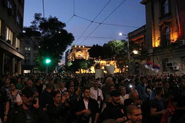 HAOS NA PROTESTIMA U ZAGREBU: Demonstratni uzvikivali "IZDAJA, IZDAJA, IZDAJA" (FOTO)