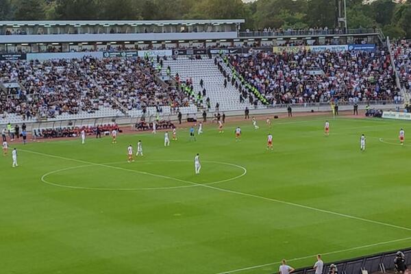 DERBI POČEO MINUTOM ĆUTANJA: ,,Večiti" se oprostili od Dude Ivkovića!