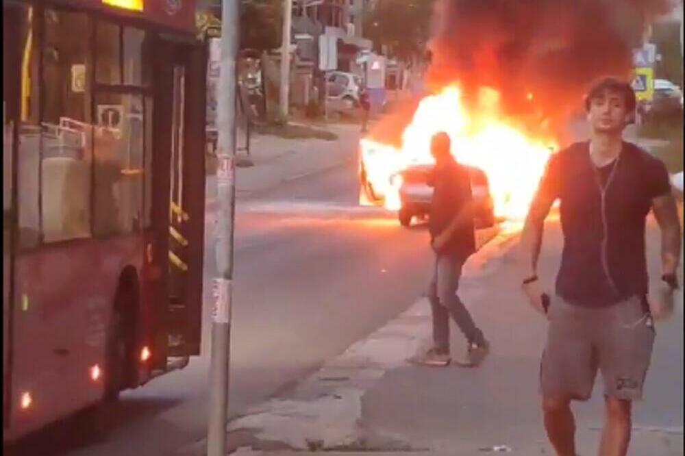 IZBIO POŽAR U KUMODRAŽU: Zapalio se automobil, vatrogasci se izborili sa POŽAROM! (VIDEO)