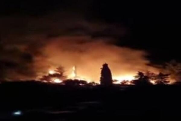 IZBIO POŽAR U KAMPU ZA MIGRANTE NA SAMOSU: Evakuisano oko 550 ljudi (VIDEO)