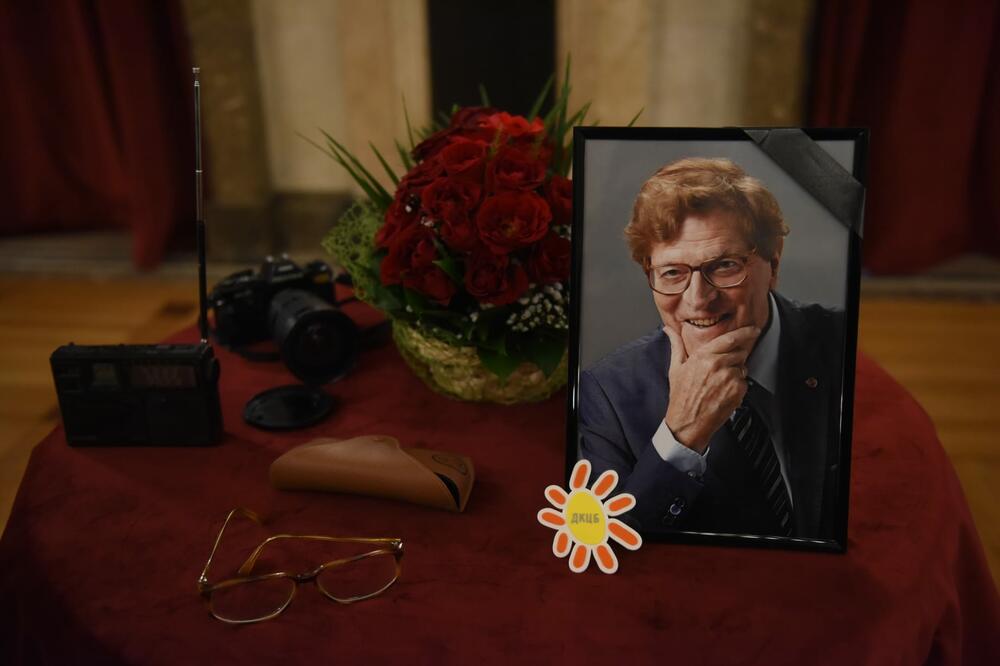 KOMEMORACIJA MINJI SUBOTI: Ljubivoje Ršumović, Stanišić i mnogi drugi došli da poslednji put pozdrave voditelja!