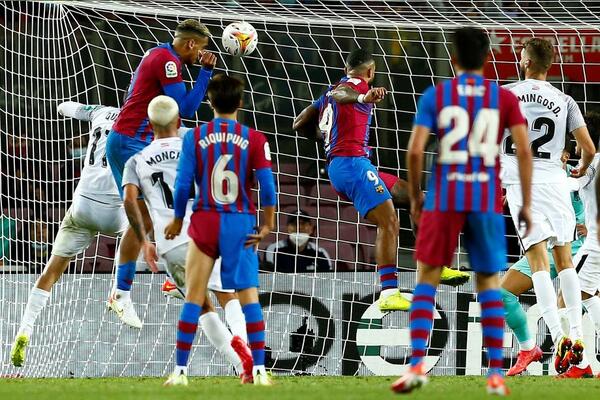 BARSELONA JEDVA STIGLA DO BODA: Arauho srečio ogtromno iznenađenje (FOTO)