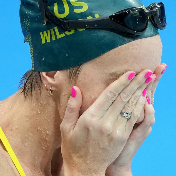 DVOSTRUKA OLIMPIJSKA ŠAMPIONKA U BORBI SA KORONOM: Australijska plivačica završila u bolnici!