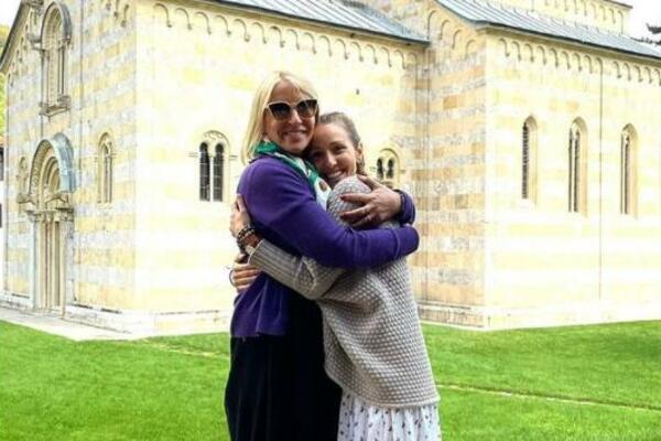 ANA DIVAC ZAGRLILA JELENU ĐOKOVIĆ I PORUČILA: 3 stvari ih čine jakim! (FOTO)