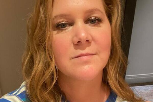 GLUMICA DOŽIVELA GROZNO ISKUSTVO U BOLNICI! ZBOG PROBLEMA ZAVRŠILA NA OPERACIONOM STOLU, IZVAĐENA JOJ DVA ORGANA!