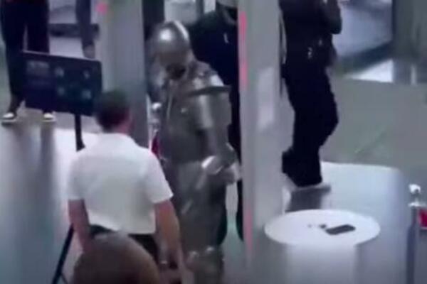 DALJE NEĆEŠ MOĆI:Nije mu dozvoljen ulaz zato što je prekršio KODEKS OBLAČNJENJA, šok scena u tržnom centru (VIDEO)
