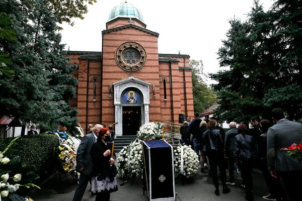 NIJE ZABORAVIO KO GA JE UBACIO U REPREZENTACIJU: Legendarni srpski košarkaš došao na oproštaj od Ivkovića! (FOTO)