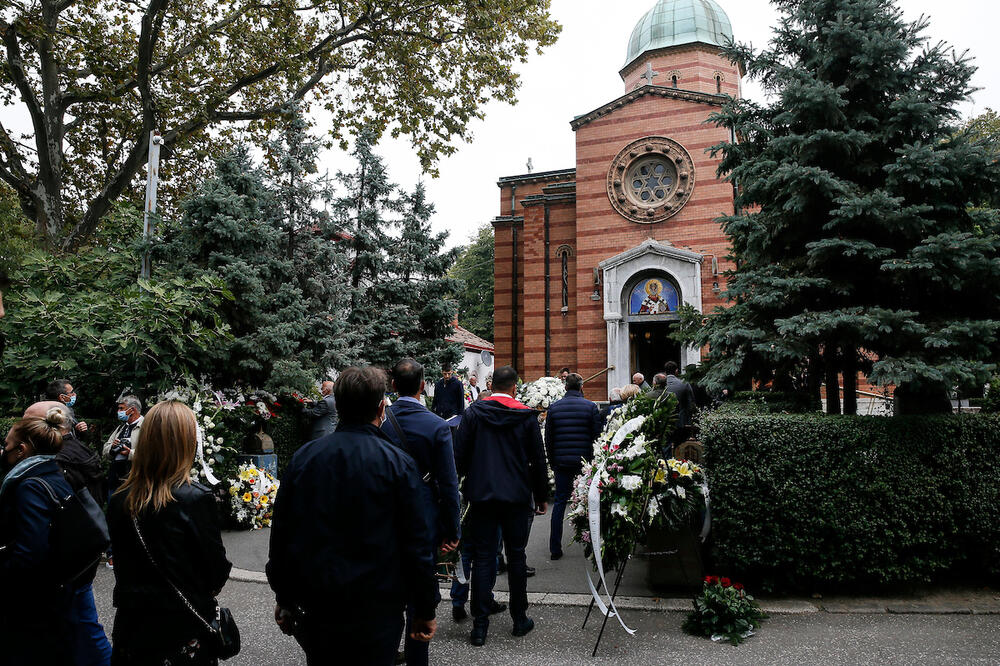 NA IVKOVIĆEVU SAHRANU STIGLI I STRANCI: Tu je čuveni grčki košarkaš, koji je sa Dudom pokorio Evropu!