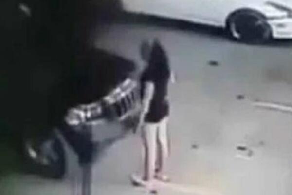 DEVOJKA (25) IZAŠLA DA POGURA VOZILO SVOG PRIJATELJA: Zadesila ju je strašna sudbina, HOROR! (VIDEO)