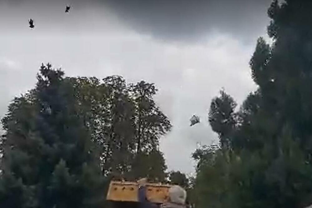 KA NEBU SU PUŠTENI GOLUBOVI U ČAST SRPSKE LEGENDE: Pogledajte kako EMOTIVAN trenutak IZGLEDA! (VIDEO)