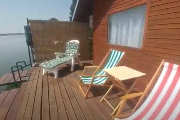 OVAJ MLADI PAR ZA 2 MESECA NAPRAVIO KUĆU, ALI NA JEZERU: To im je bio SAN, a kažu da se NIKAD neće vratiti KOPNU